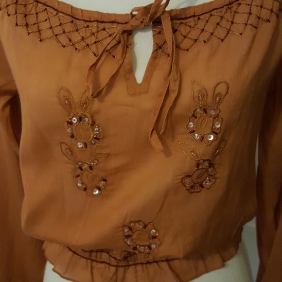 OFF SHOULDER CROP TOP - Picture 2 of 8